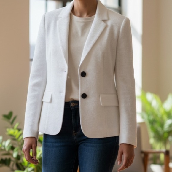 Jones Studio Jackets & Blazers - JONES STUDIO SEPARATES VANILLA LINED BLAZER WITH 3 BUTTONS SIZE 4